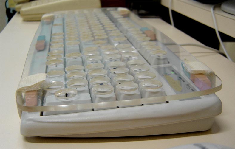 Foto de M�scara de Teclado ou Colm�ia fixada com velcro